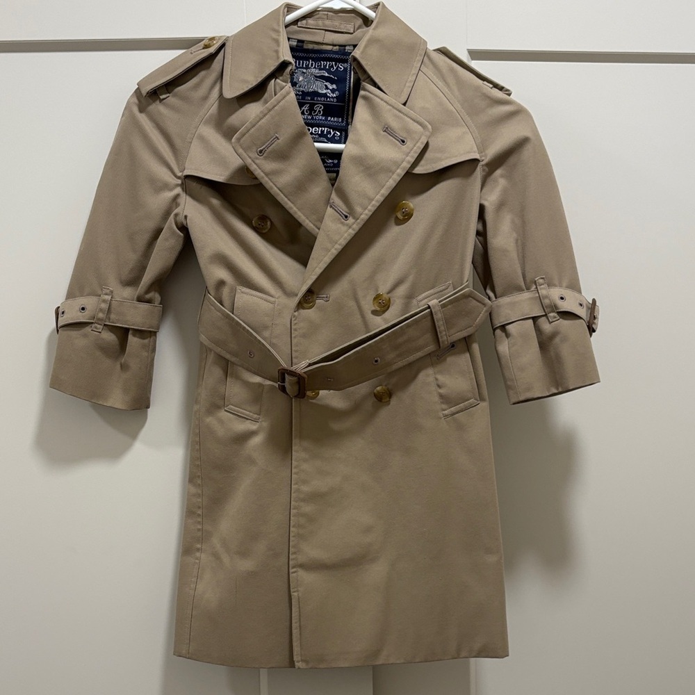 Burberry Vintage Child’s Trench Coat—GORGEOUS!! Excellent Condition!! Size 3R